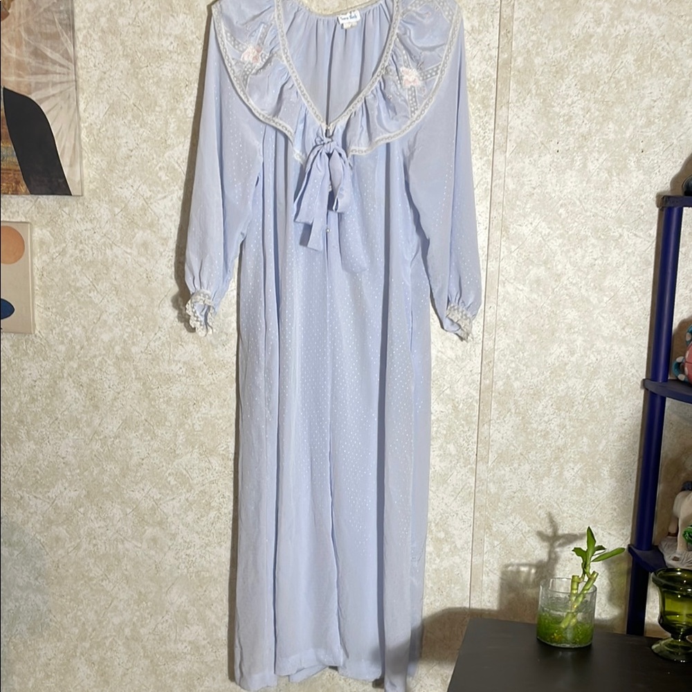 Sara Beth Vintage Blue Laced Floral Ruffled Collar Two Button Open Front Robe